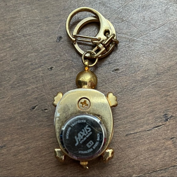 Wind-Up Turtle Woman’s Pocket Clip-On Windup Watch - Picture 3 of 5